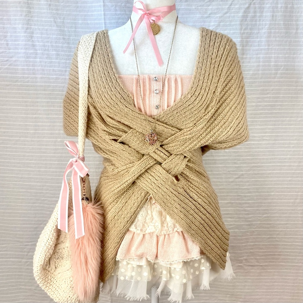 ♡ plunge neck cable knitted short sleeve sweater with braid detailing ♡